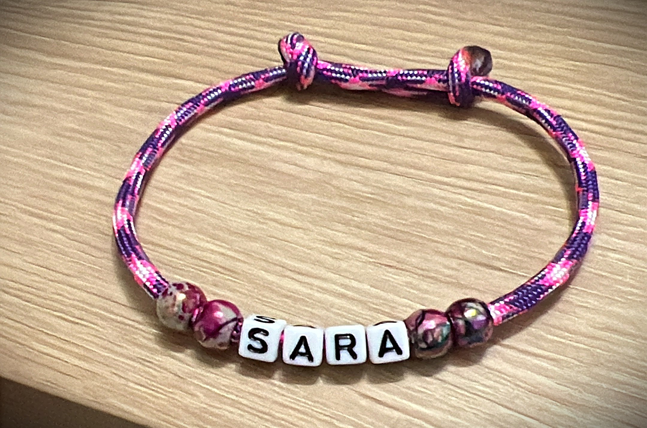 Handgemachte Paracord Armbänder im abgestimmten Look