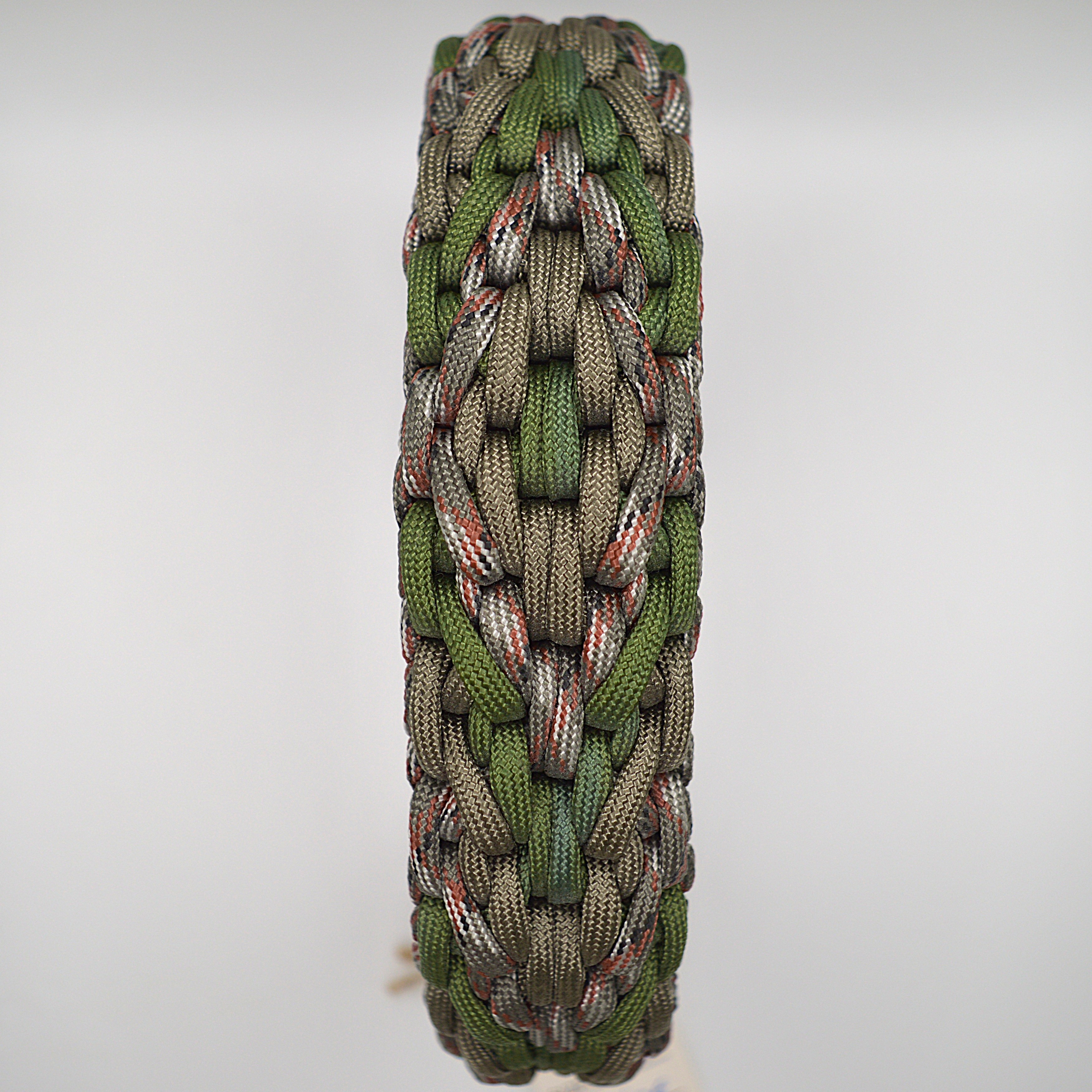 Handgemachtes Paracord Hundehalsband Confusion in Grün