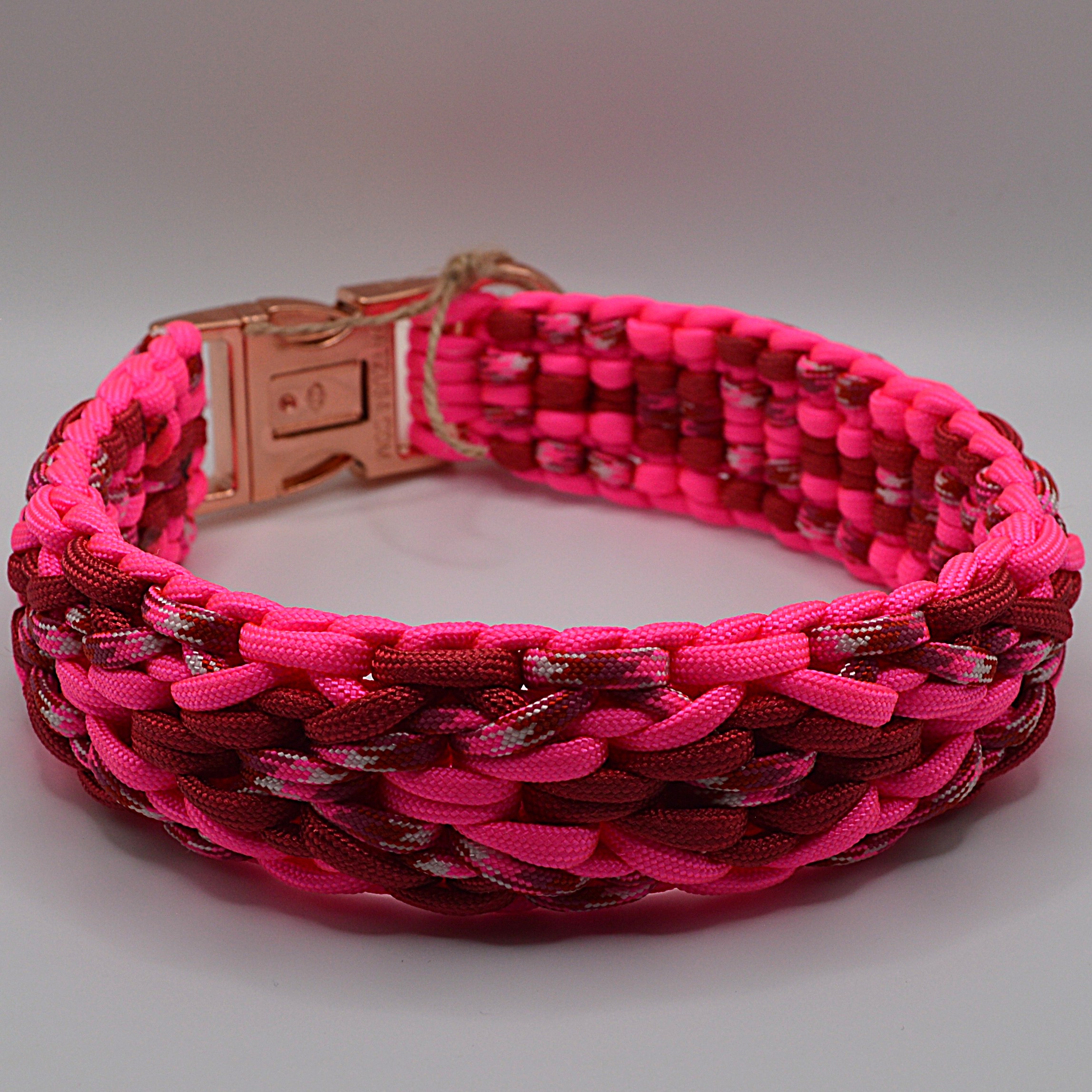 Handgemachtes Paracord Hundehalsband Confusion Pinke Variante