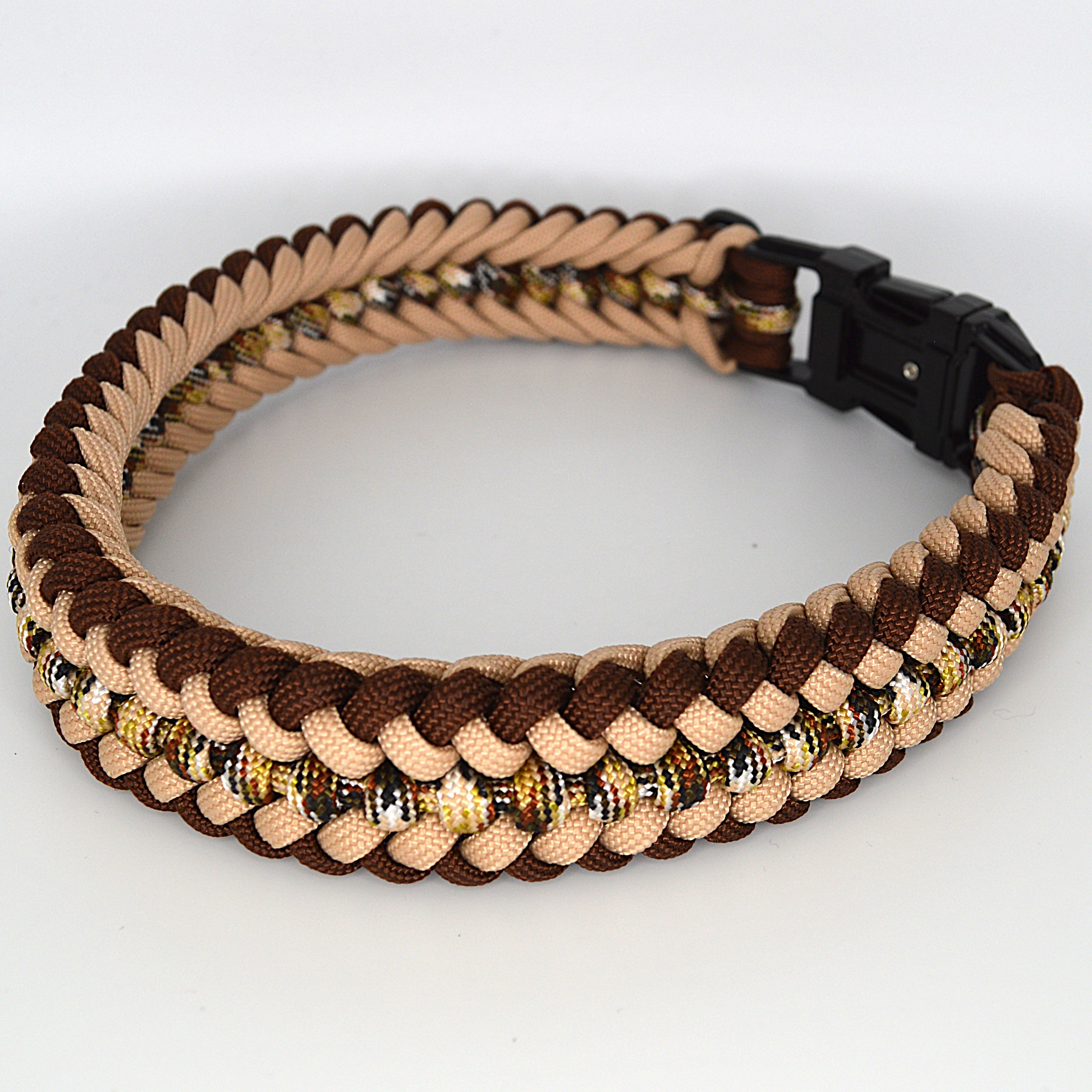 Handgemachtes Paracord Hundehalsband Sanctified Covenant in Braun