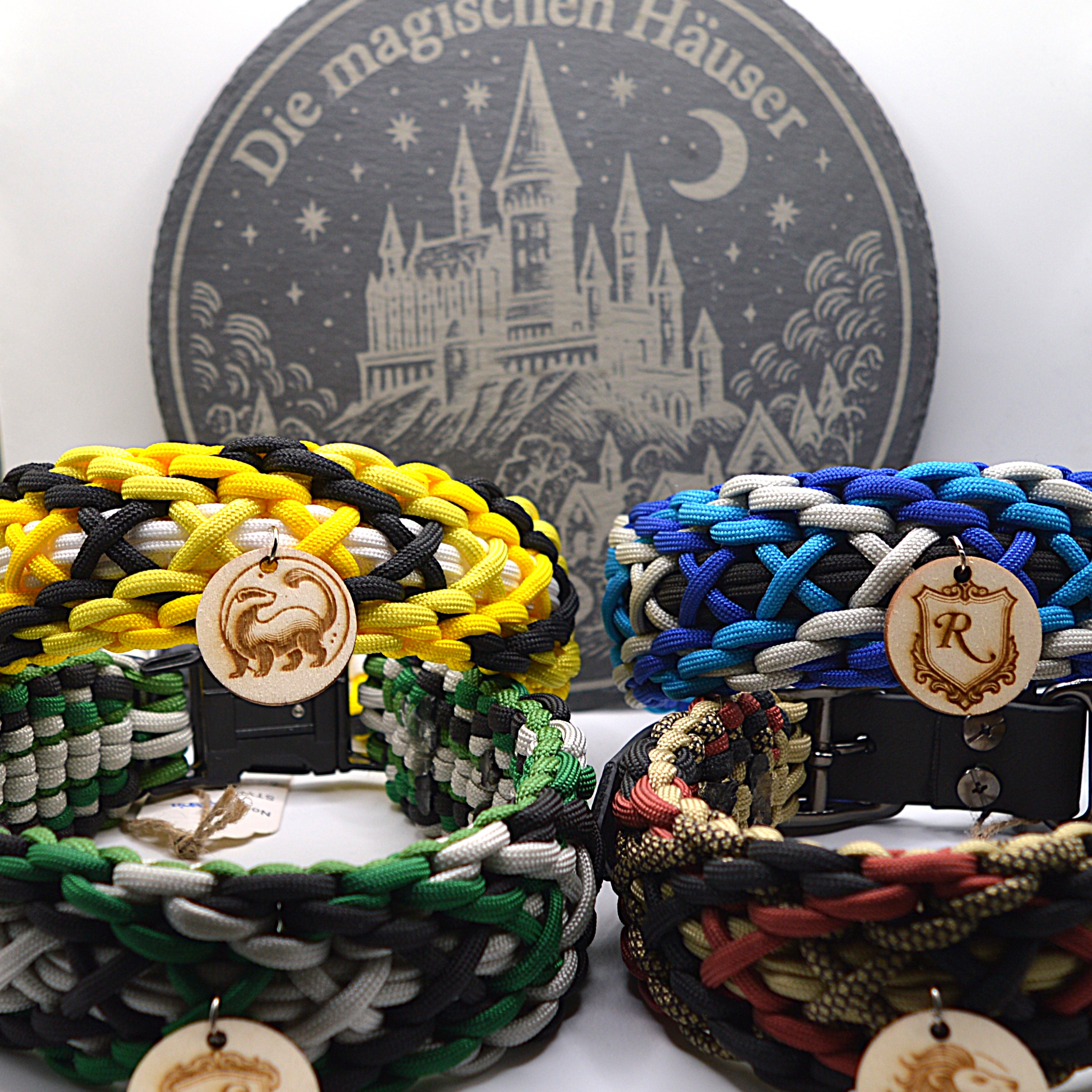 Sonderkollektion -Magische Häuser- handgemachte Paracord Hundehalsbänder