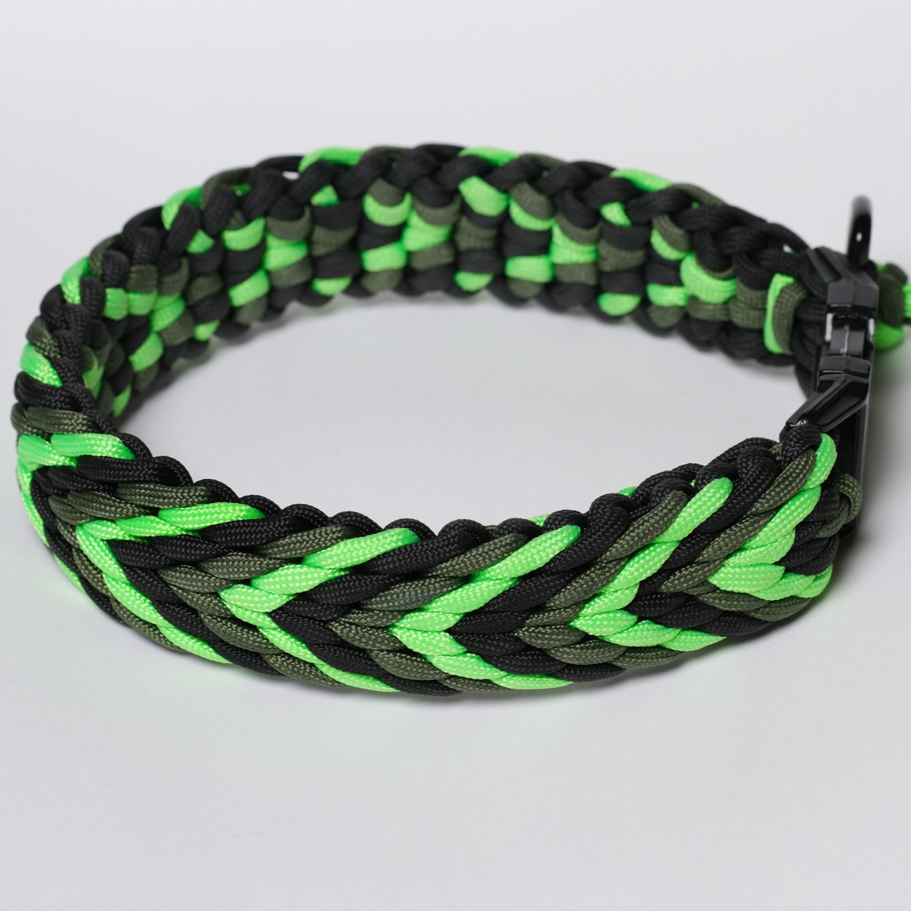 Hundehalsband handgemacht aus Paracord Chokriee Trail