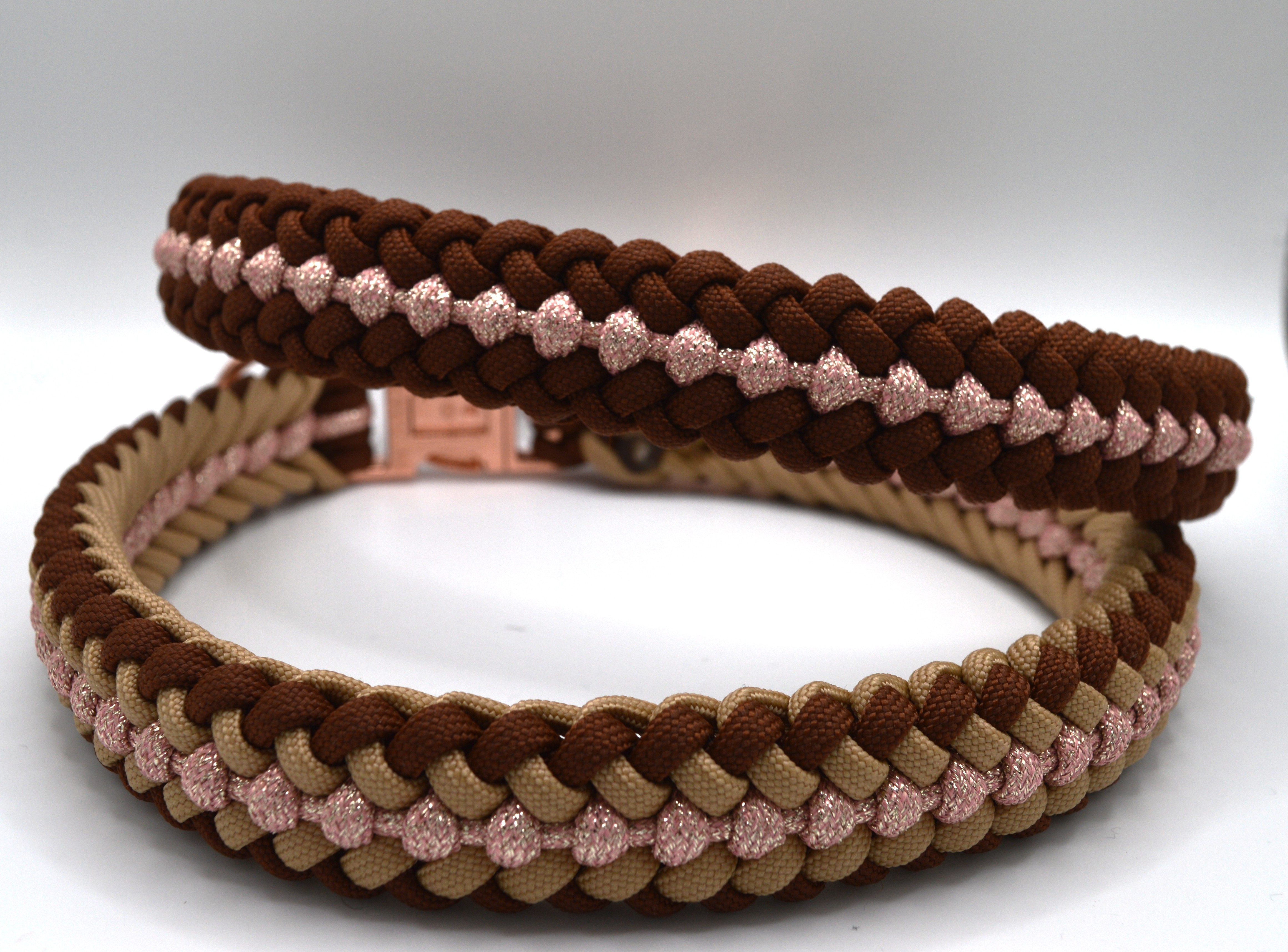 Hundehalsband handgemacht aus Paracord Sanctified Covenant