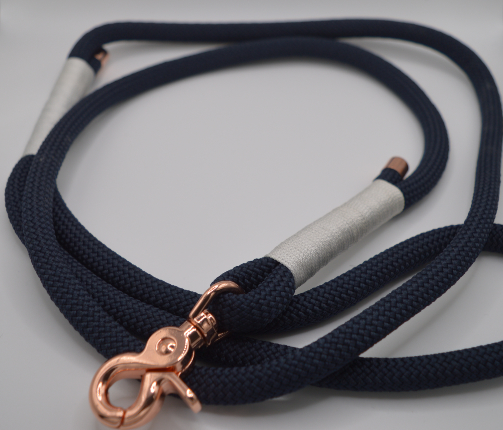 Individuell gefertigte Paracord Hundeleinen passend zu Halsbändern